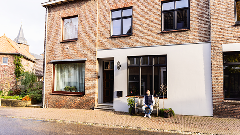 Man op bank voor eigen woning